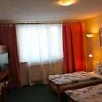 Dworek 3*