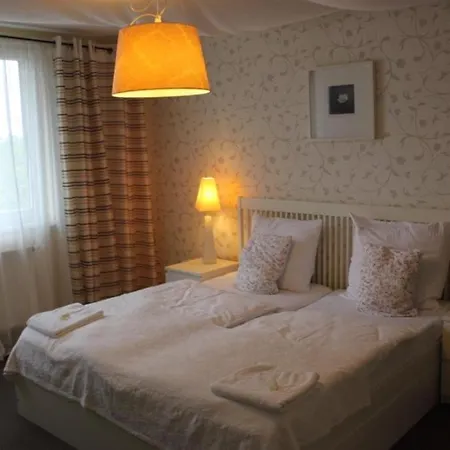 Dworek 3*