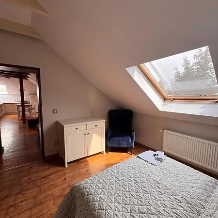 Dworek 3*